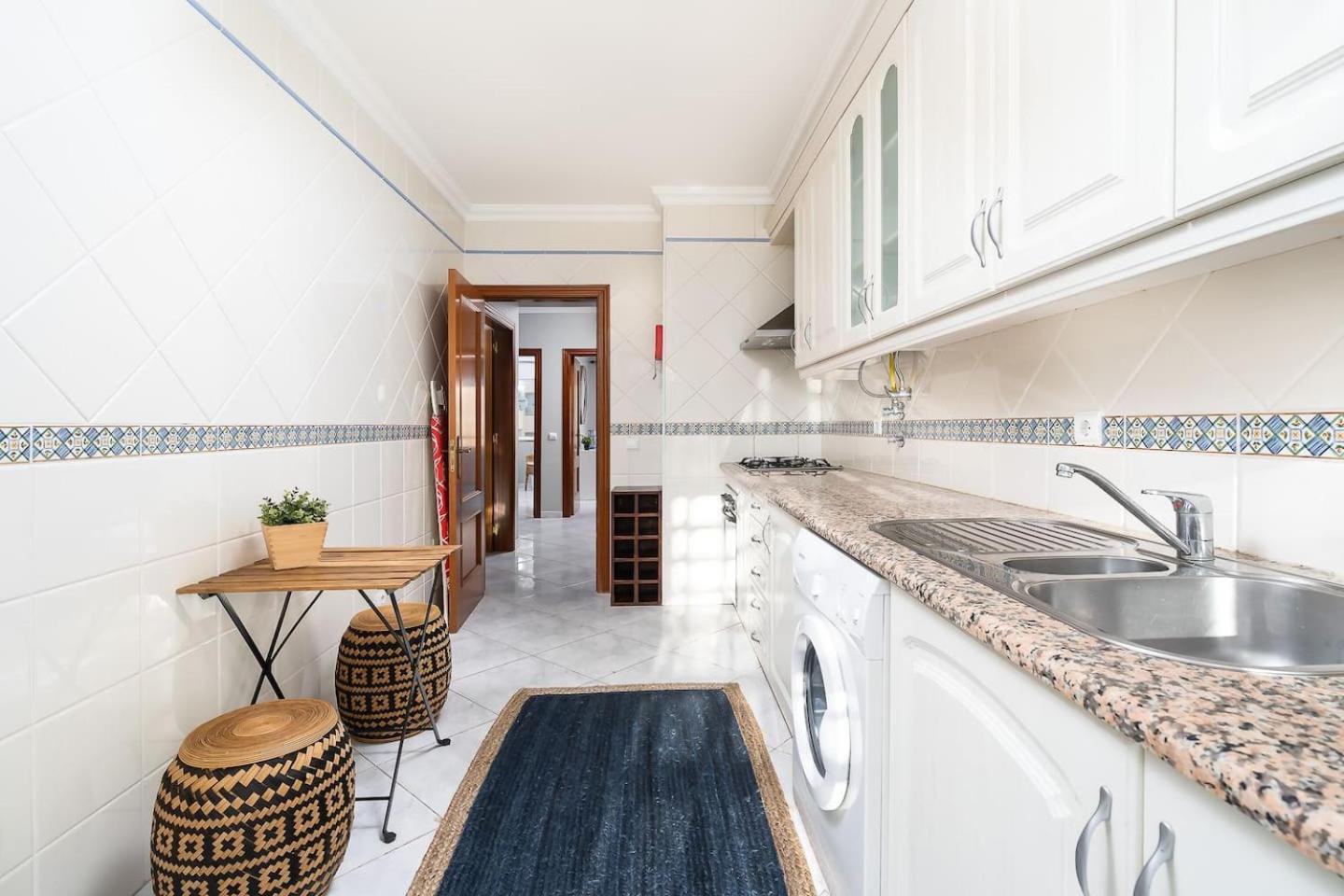 Spacious&Bright2Bedroom Apt Near Beaches,Sleeps 6 Portimão Exteriör bild