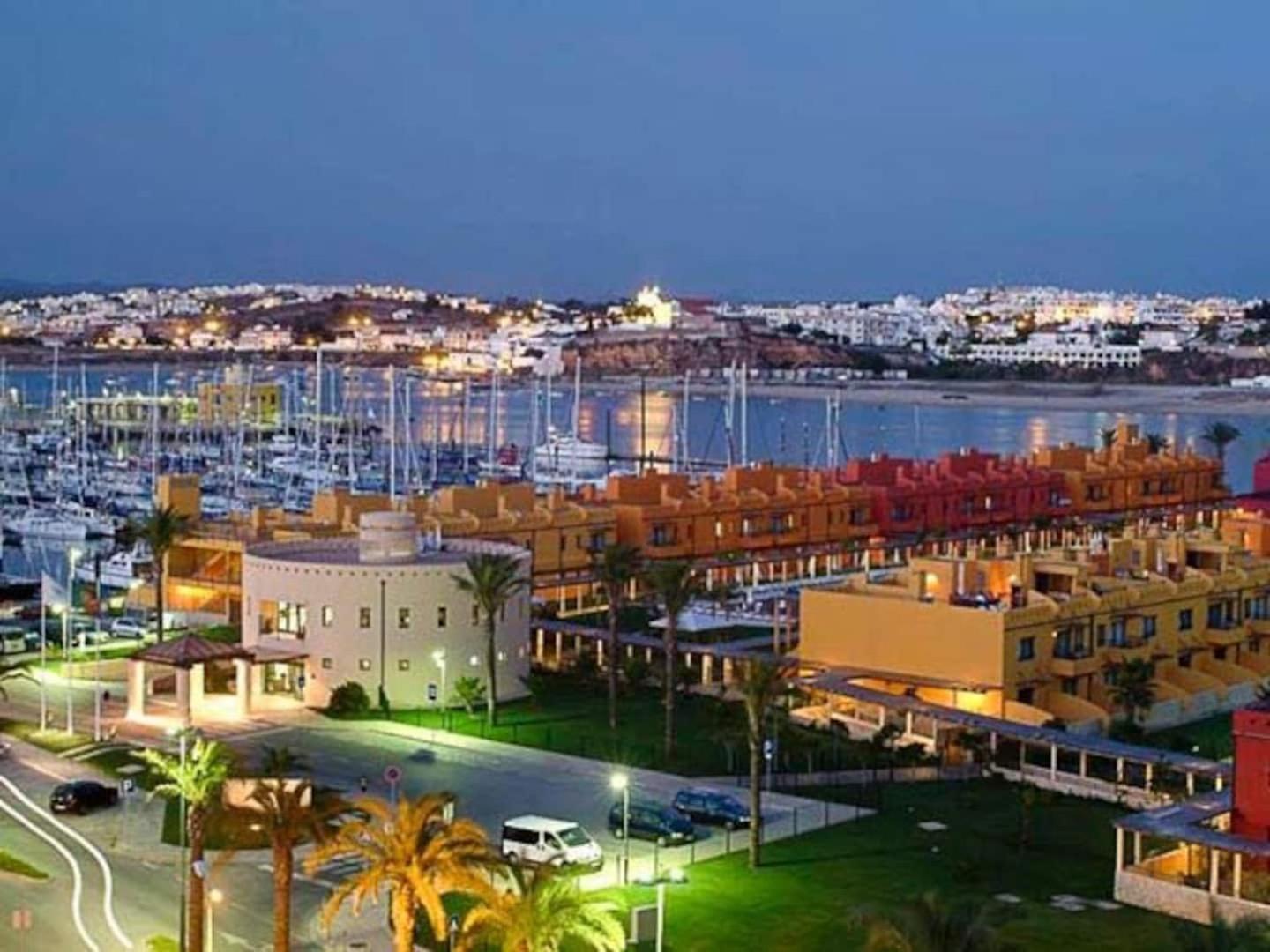 Spacious&Bright2Bedroom Apt Near Beaches,Sleeps 6 Portimão Exteriör bild